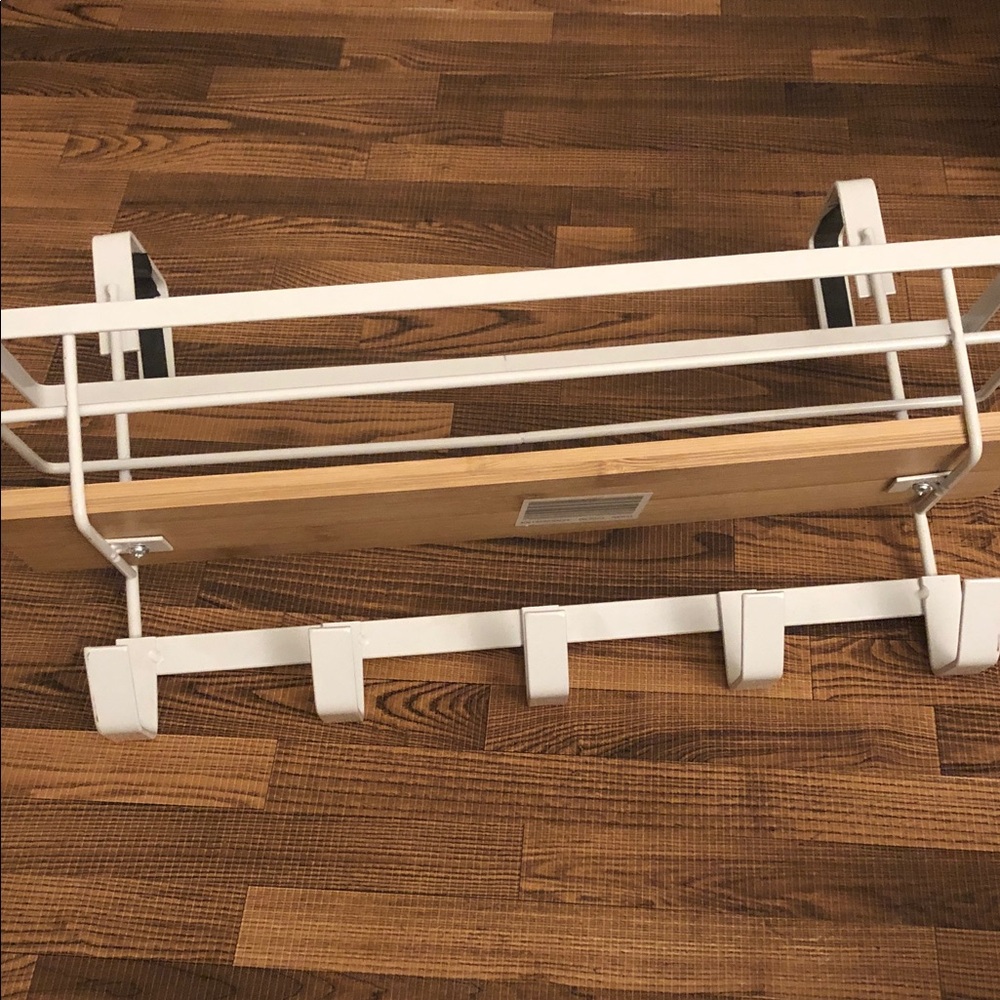 Target Brightroom over-the-Door shelf  Rack  with Five Hooks🧡